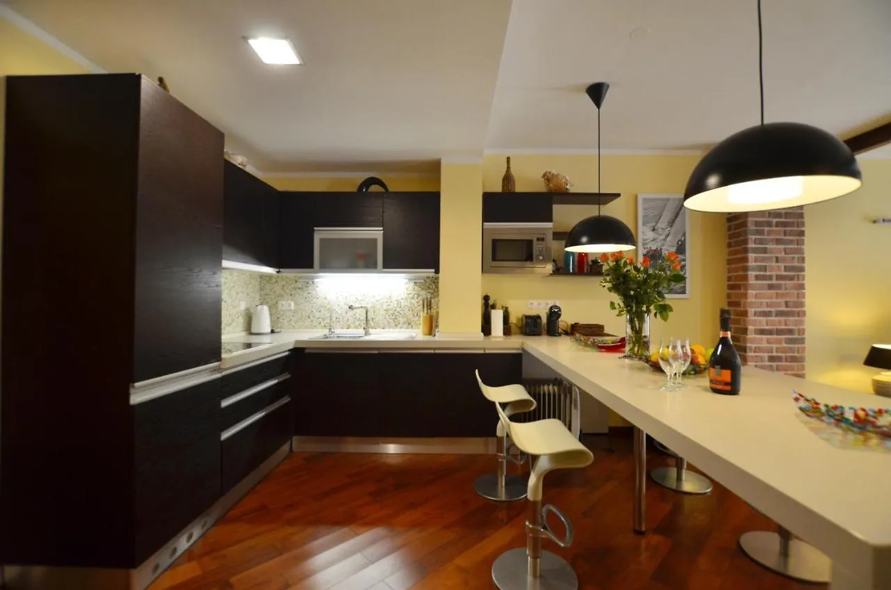 Apartment Delux 로비니