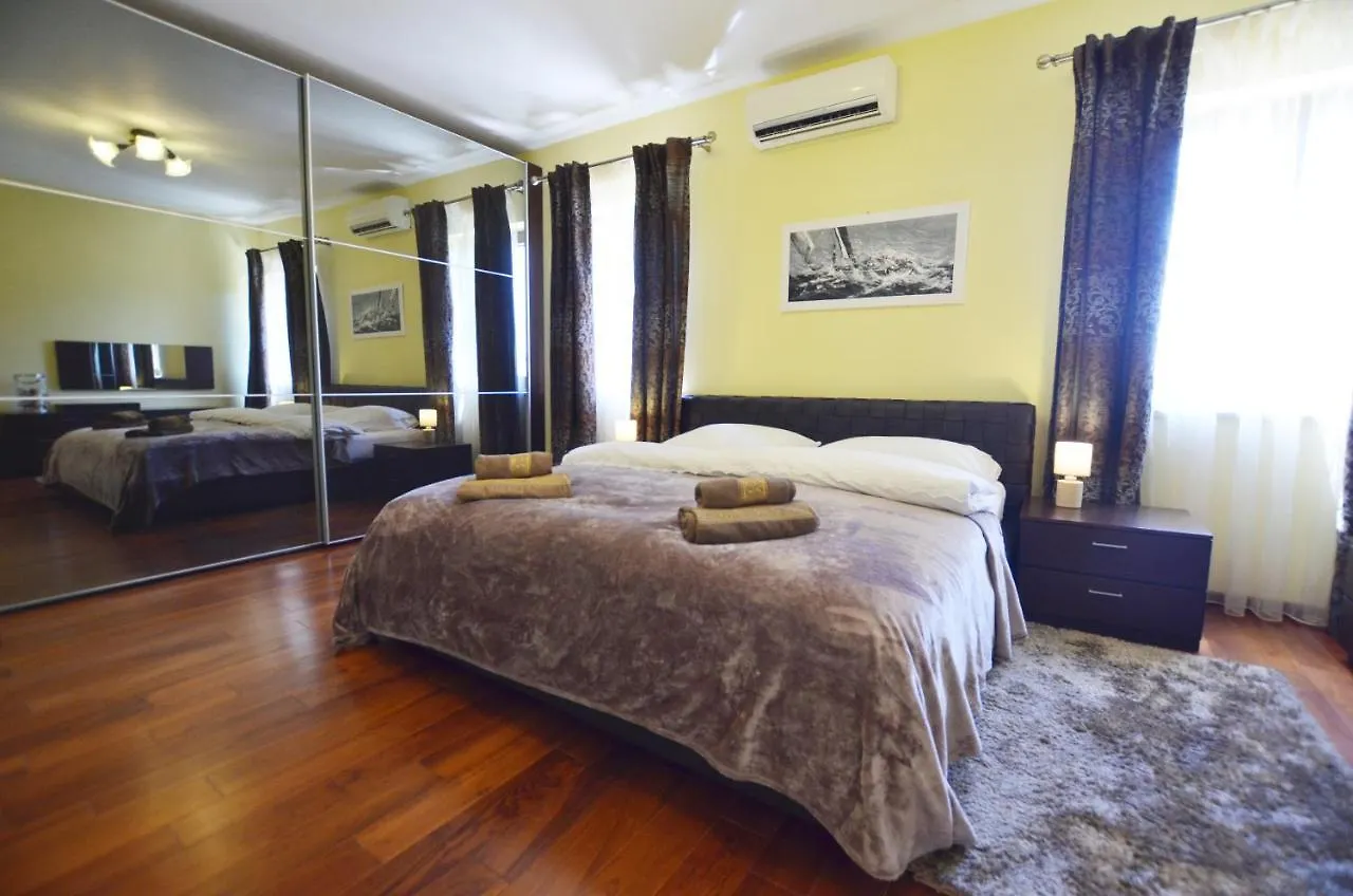 Apartment Delux 로비니