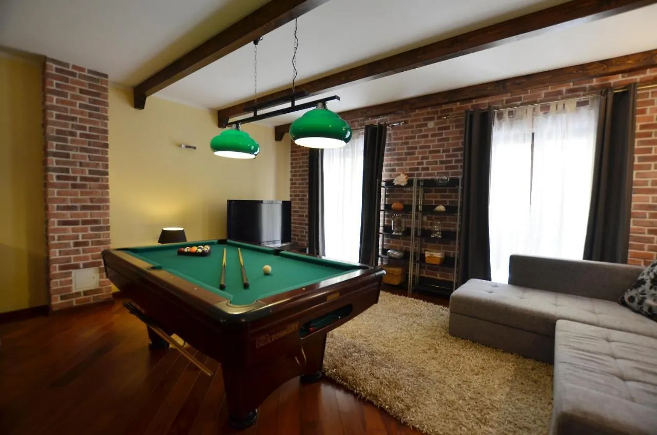 Apartment Delux 로비니